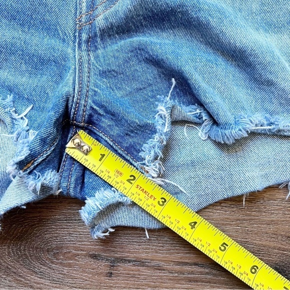 Levi’s 501 Raw Hem Button Down Jean Shorts Waist 28 - Picture 8 of 9